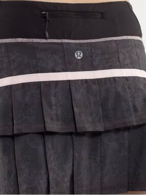 lululemon athletica Pleated Skirt skort run pace setter manifesto print sporty